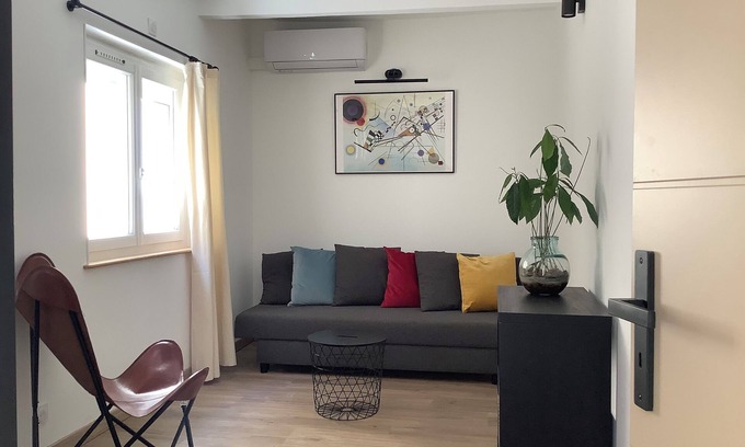 Meze House | Petite Maison de Pêcheur à Mèze- Entièrement Climatisée- Petits Chiens Acceptés
