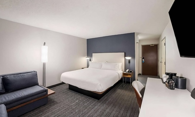 Chandler Apartment | Pets are Allowed HERE! Family-friendly Accommodation, Outdoor Pool & Sun Terrace