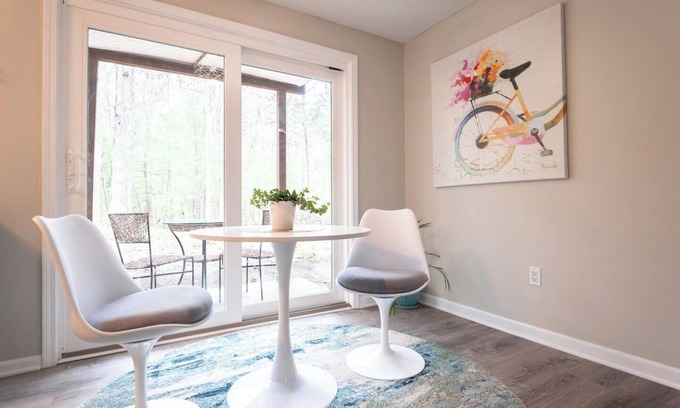 Acme House | Pets~Trails~Beaches~10mins to TC~2 Person Suite