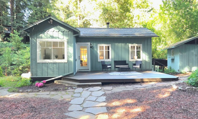 Boulder Creek Cottage | Pets welcome and no check-out chores at Redwood Grove Retreat!