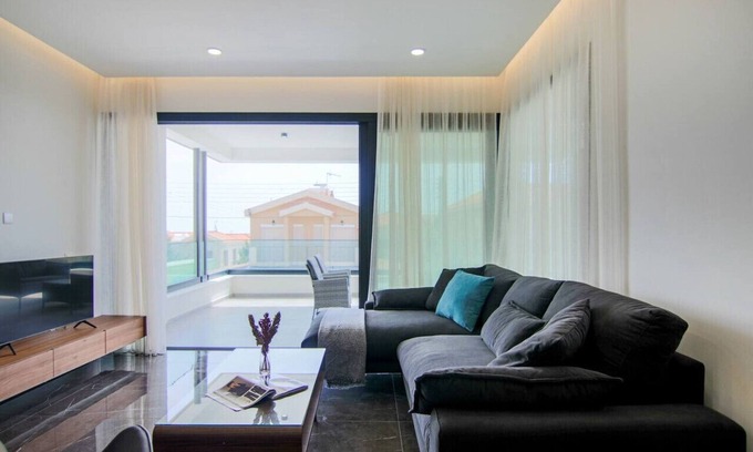 Agios Athanasios Apartment | Phaedrus Living: City View Anna Residence 102