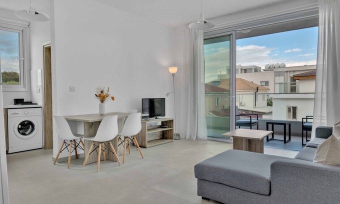 Strovolos Apartment | Phaedrus Living: Eolus Residences Hera
