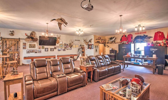 Dawn Cabin | Pheasant Game Farm Missouri Vacation Rental!