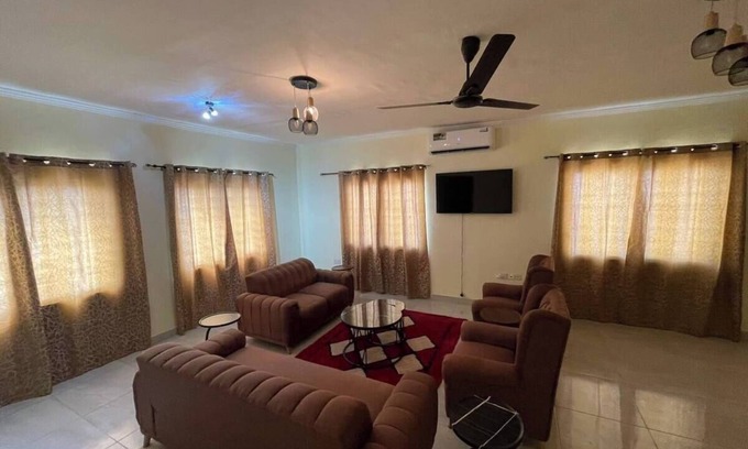North Kaneshi Apartment | PHILLIPA'S PLACE with Wi-Fi, AC in phenomenal Accra. ESCAPE.RELAX.REPEAT