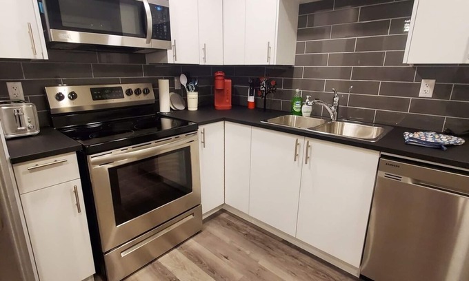 North Central Edmonton Apartment | Phoebe - New 2 bdrm Basement Suite near Downtown!
