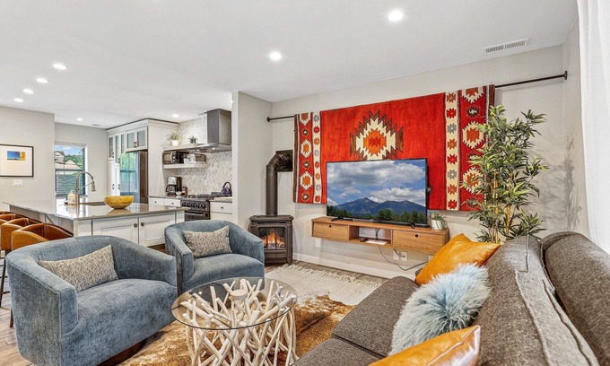 Southside House | Picture Perfect Mountain Retreat | Walk to Downtown & NAU | Hot Tub & Unbelievable Backyard!