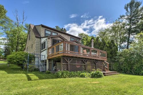 Hinsdale House | Picturesque Cottage with Sunroom on Ashmere Lake!
