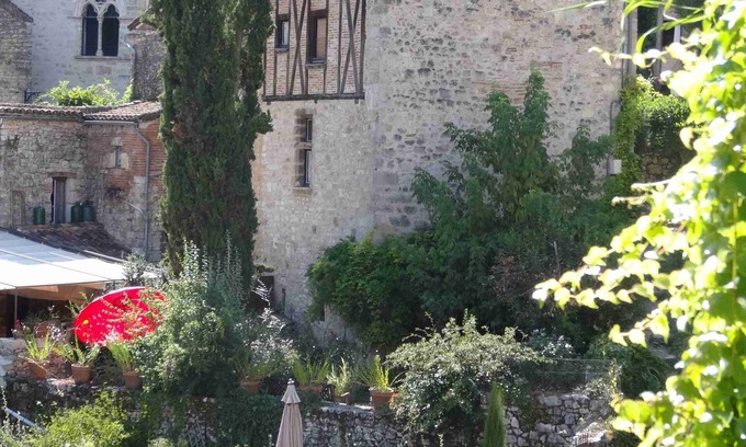 Saint-Cirq-Lapopie House | Picturesque House & Garden in Historic Village