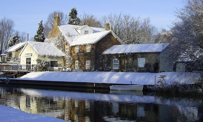 Downham Market Cottage | Picturesque Riverside Cottage - 2 bedroom