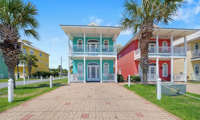 Lullwater Beach Cottage | Pier Park only 50 Steps to the beach! Pet friendly. Ocean View.