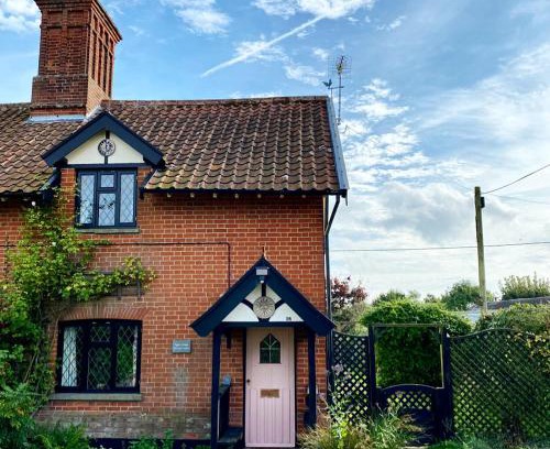 Beccles House | Piglet Cottage. A well equipped home from home.