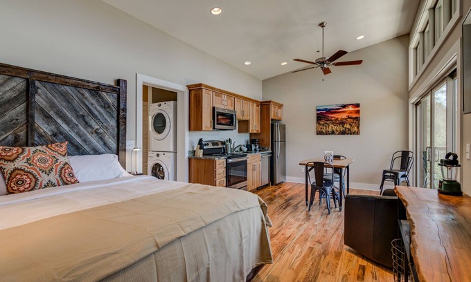 Pisgah Forest Cabin | PILOT COVE Studio Cabin - Modern Luxury w/Nature!