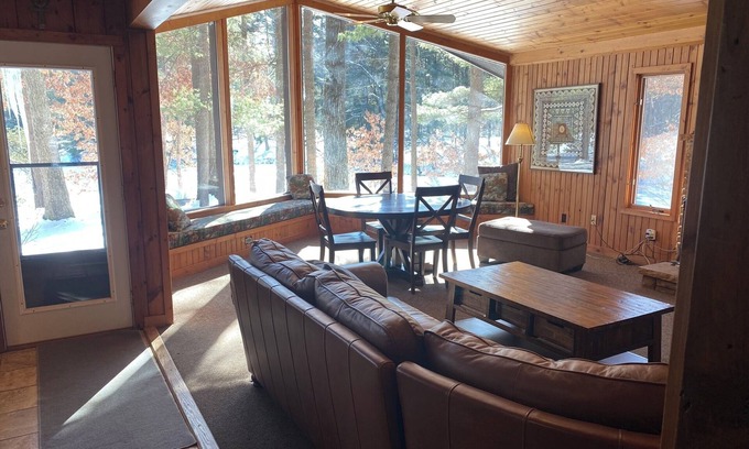 Lake Delton House | Pine Cottage on Blass Lake