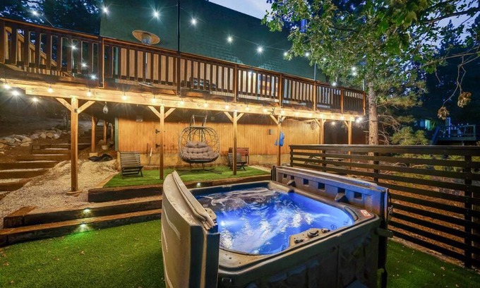 Sugarloaf House | Pine Den Cabin: Arcade+Fire Pit+BBQ