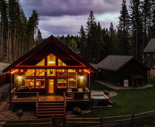 Ronald House | Pine Forest Getaway, Game Room, Hot Tub, Fire Pit