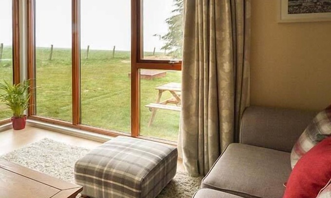 Dingwall Cottage | Pine Lodge