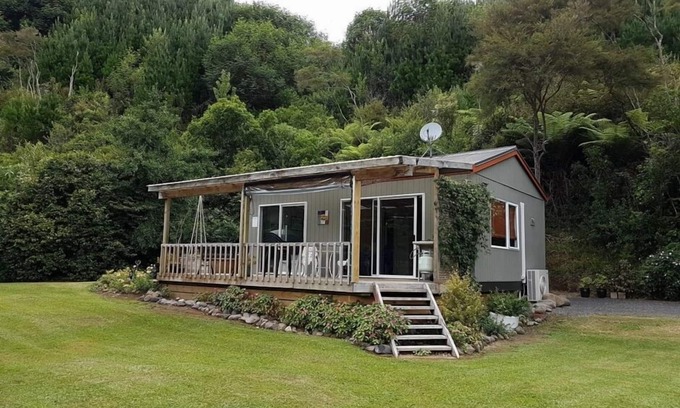Katikati Cottage | Pinehaven Riverside Cottage - Escape the Rat Race