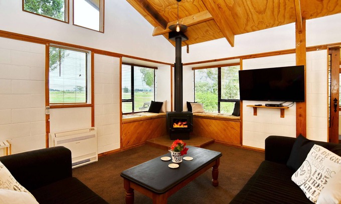 Pines Beach House | Pines Beach Haven - Beautiful Spacious Home. Stunning views. Beach&river walks.