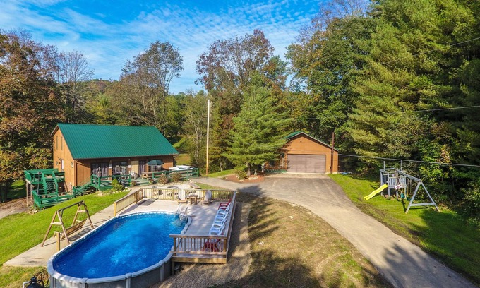 Carbon Hill Cabin | Pines Lodge at Sand Run Lake in WNF, Hocking Hills