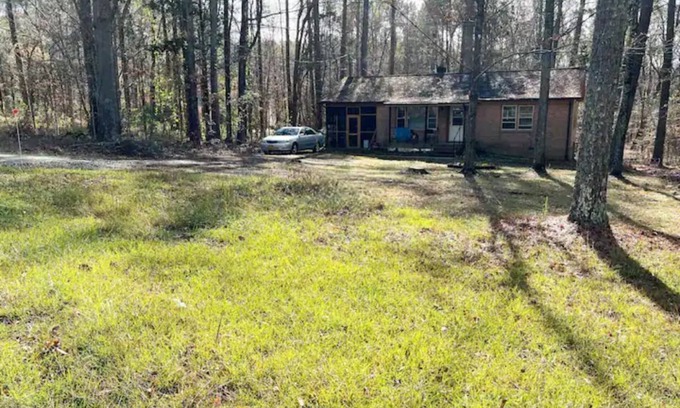 Creedmoor Cottage | Piney Woods Two Bedroom Cottage By The Lake