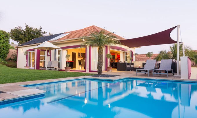 Heldervue House | Pink Rose Guesthouse & Spa | FOR MEN ONLY | Room 1 garden view