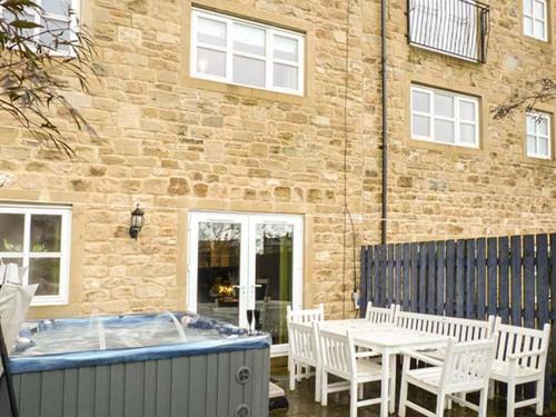 Cowling House | Pinnacle View