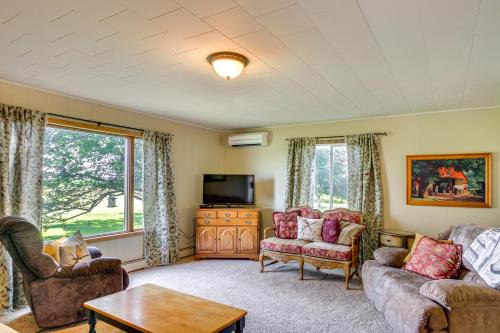 Sanborn House | Pioneer-Era Retreat in Sanborn with Museum Access