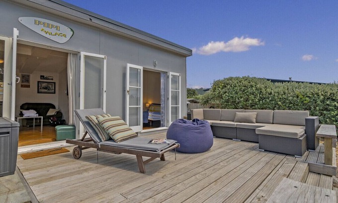 Whangamata Cottage | Pipi Palace - Whangamata Bach