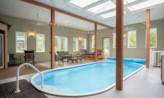 D'Autray Regional County Municipality Cottage | Piscine intérieure, ping pong, pet friendly.