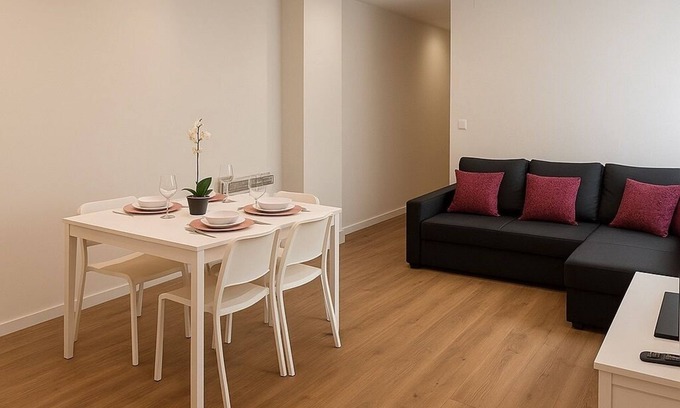 Romareda Apartment | Piso Centrico 4 Habitaciones