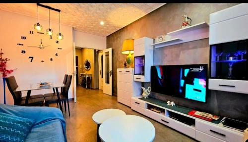 Distrito Sur Apartment | piso moderno 3 habitaciones severo ochoa 31
