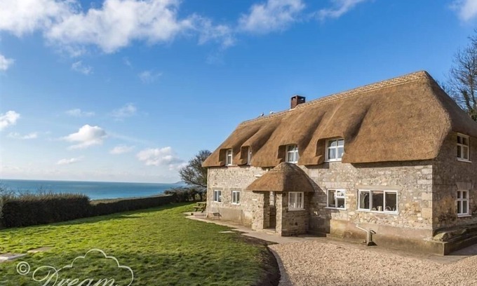 Osmington Cottage | PITT COTTAGE, pet friendly, country holiday cottage in Ringstead