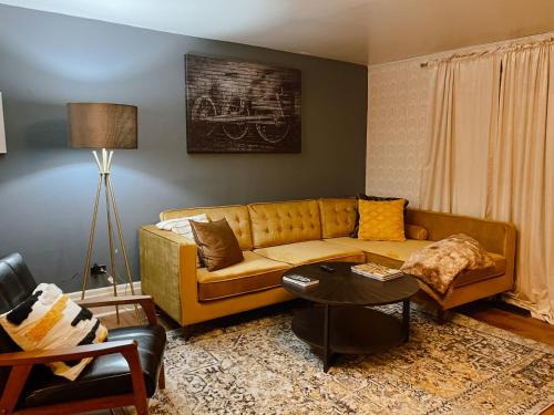 Castle Shannon House | Pittsburgh's South Side 3bd 2 Miles To Pnc Park