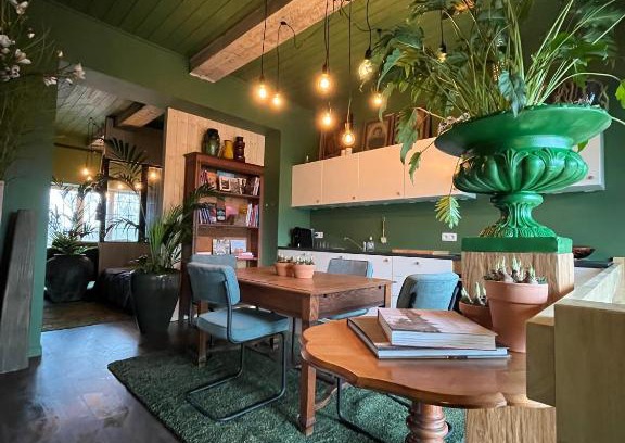 Poelkapelle Apartment | Plantkot -Boekenkot -Kunstkot en love kot