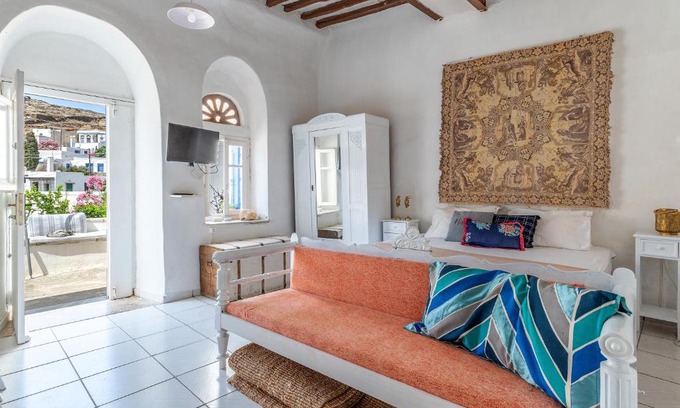 Megas Yialos-Nites House | Platia Tinos Cycladic Cottage