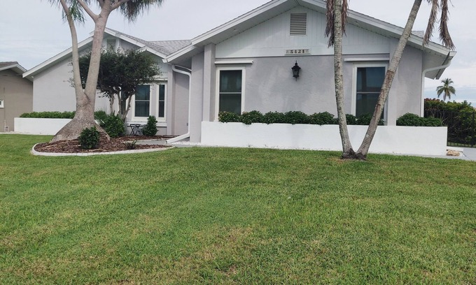 Eight Lakes House | Playful Pelican 3/2 waterfront pool house w. direct access to Gulf SW Cape Coral
