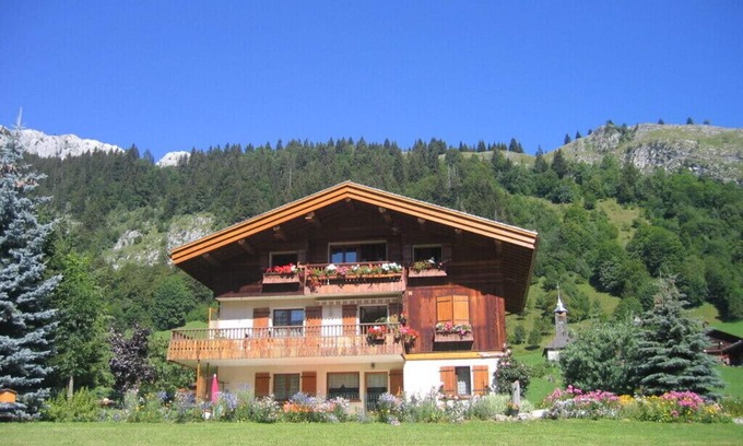 Le Chinaillon Apartment | Pleasant garden level south classified * NN in owner's chalet