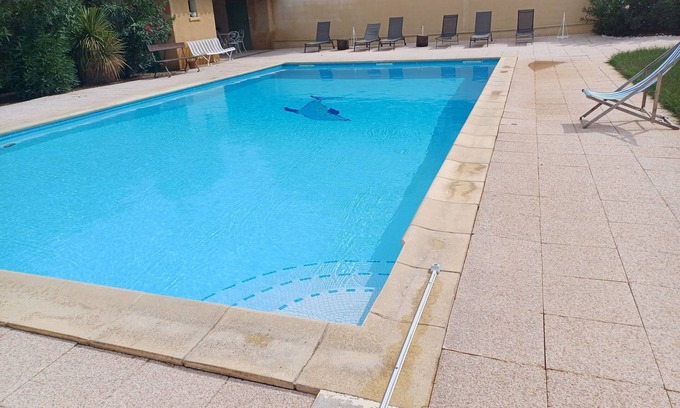 Fontareches Villa | Pleasant gite with shared pool just outside Uzes