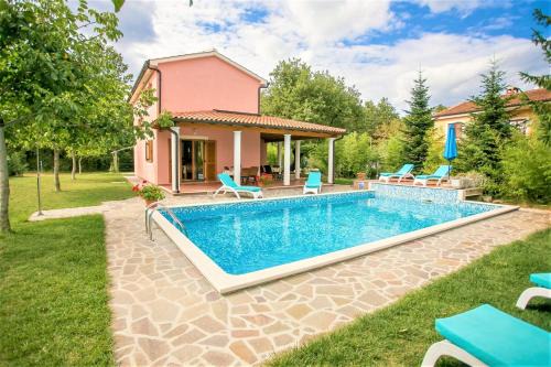 Laginji Villa | Pleasant Villa Valmonida with Pool, Sauna, Gym and BBQ