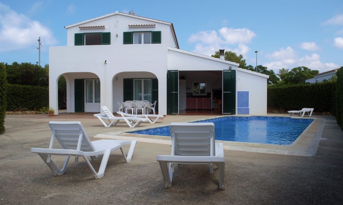 Cap d'Artrutx Ski Chalet | Pleasant villa with pool and air conditioning.