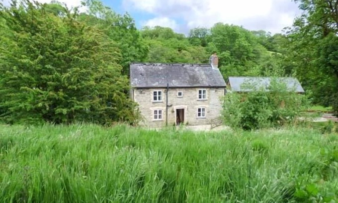 Bleddfa Cottage | PLOONY COTTAGE, pet friendly, character holiday cottage in Bleddfa