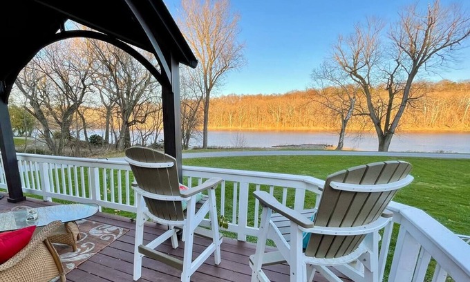Bakerton House | Plum Lazy on the Potomac