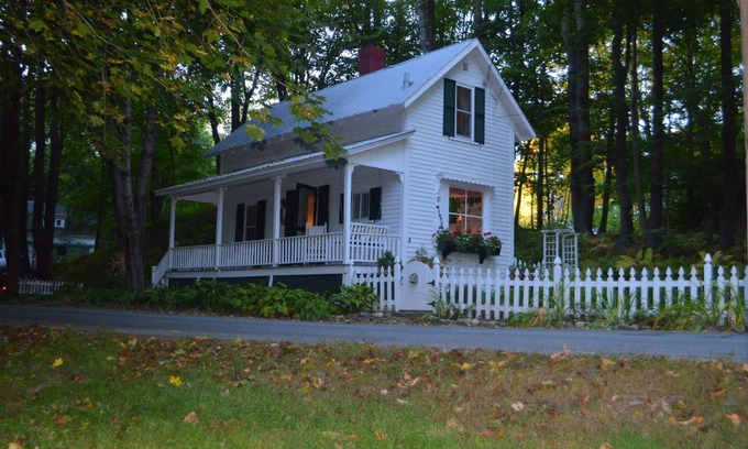Plymouth House | Plymouth's Historic 1920 Doll House