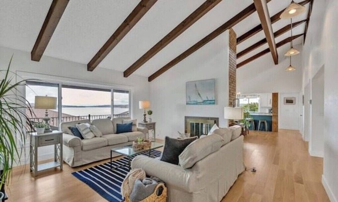 University Place House | PNW Chambers Bay Getaway