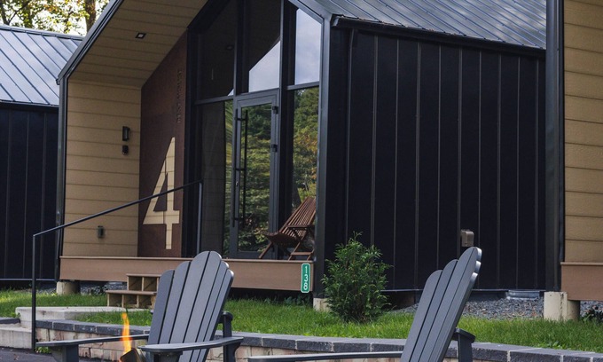 Scotrun Ski Chalet | Pocono Luxury Chalet Perfect Getaway for family with Fisfing, Paddle Boats