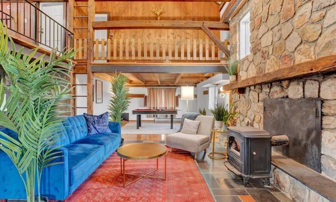 Sciota Cabin | *Poconos Cave Indoor Heated Pool/Private Pond*