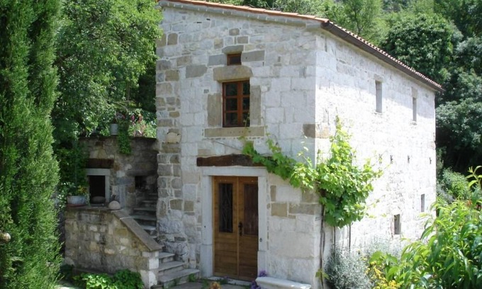 Podpec Cottage | Podpec: Country Cottage in the countryside with absolute privacy