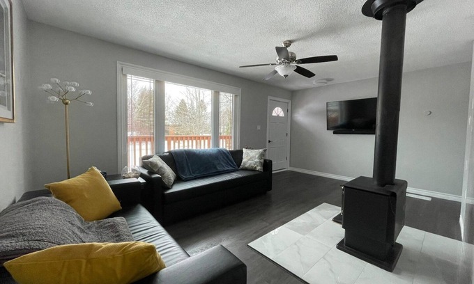 Huron-Kinloss House | Point Clark - Peaceful Cottage Close to the Beach