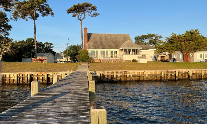Colington House | Point Harbor Haven Waterfront