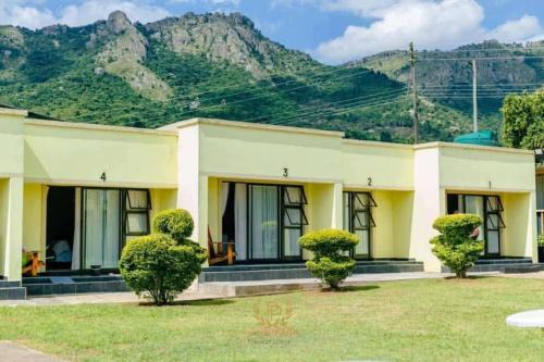 Lobamba Bed & Breakfast | Polar Park Guest Lodge